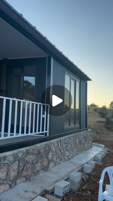 Taş temelli verandalı prefabrik ev